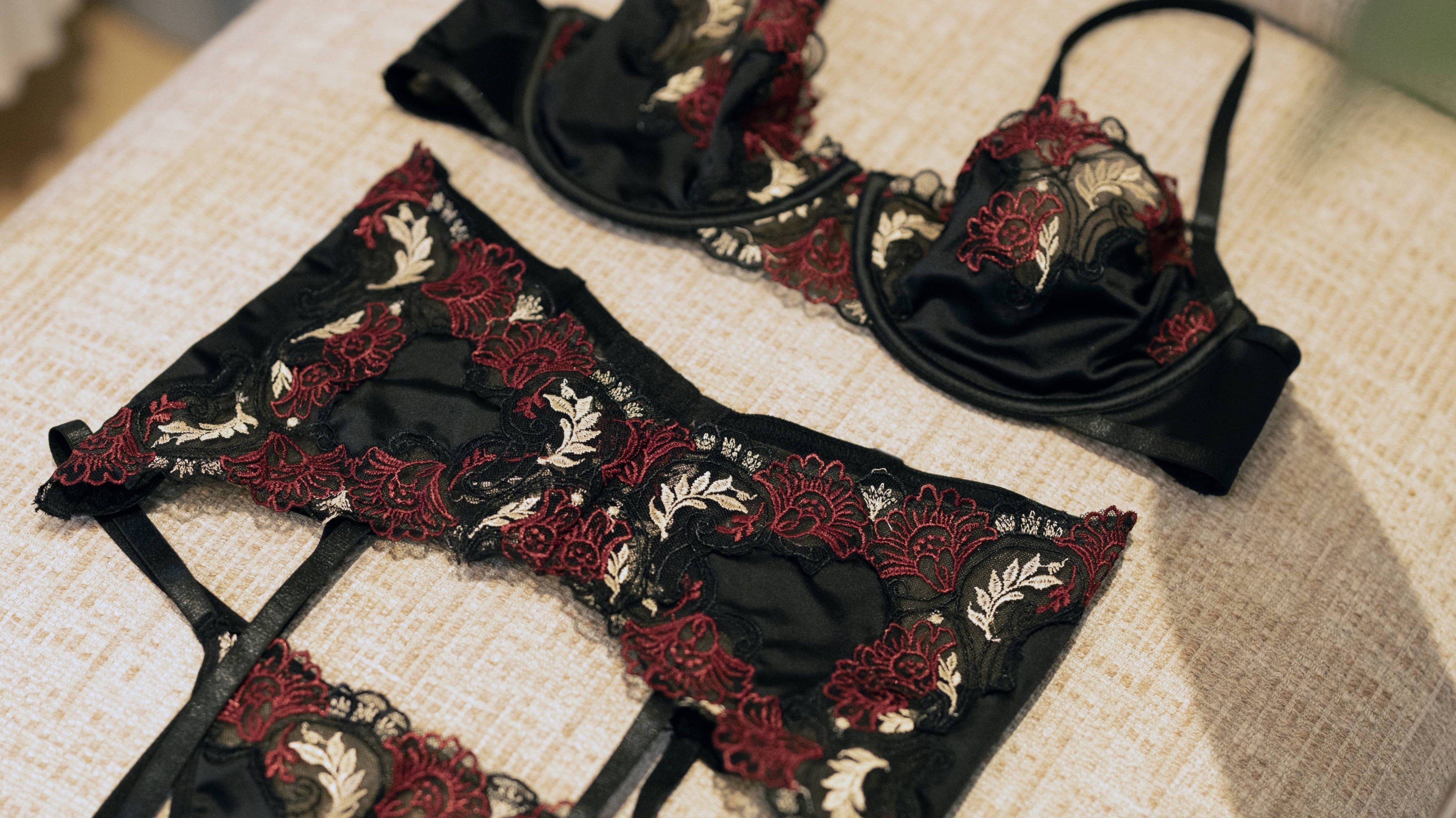 Embroidered black and red lingerie set with garter
