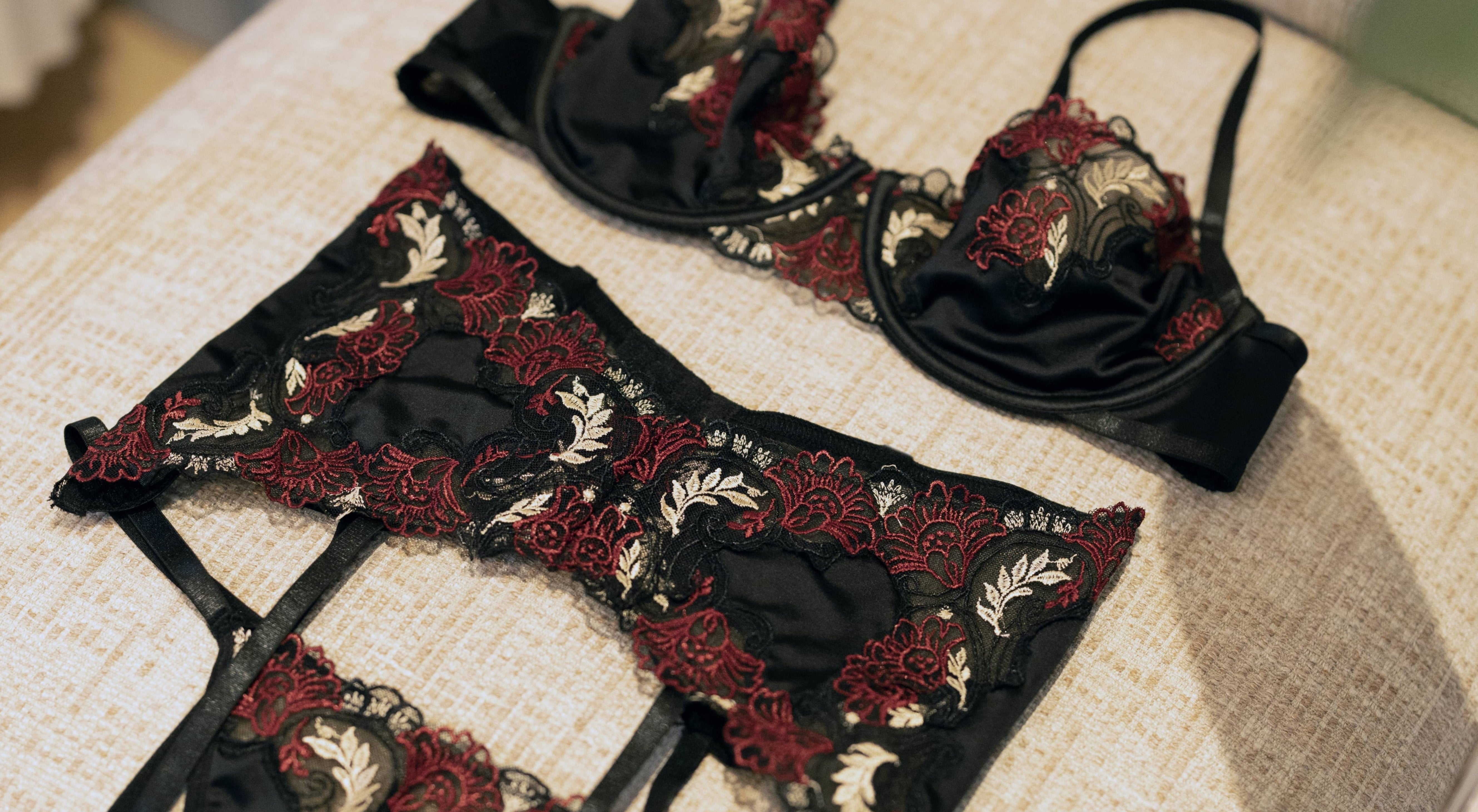 Embroidered black and red lingerie set with garter